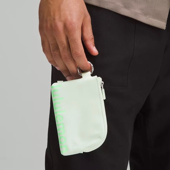 💚NWT🤍Lululemon Athletica Clippable Card Pouch Wallet- Kohlrabi Green/Pistachio - Picture 4 of 8